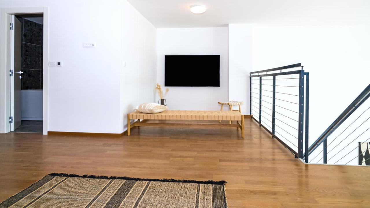 Rivus Apartments 오미스 외부 사진